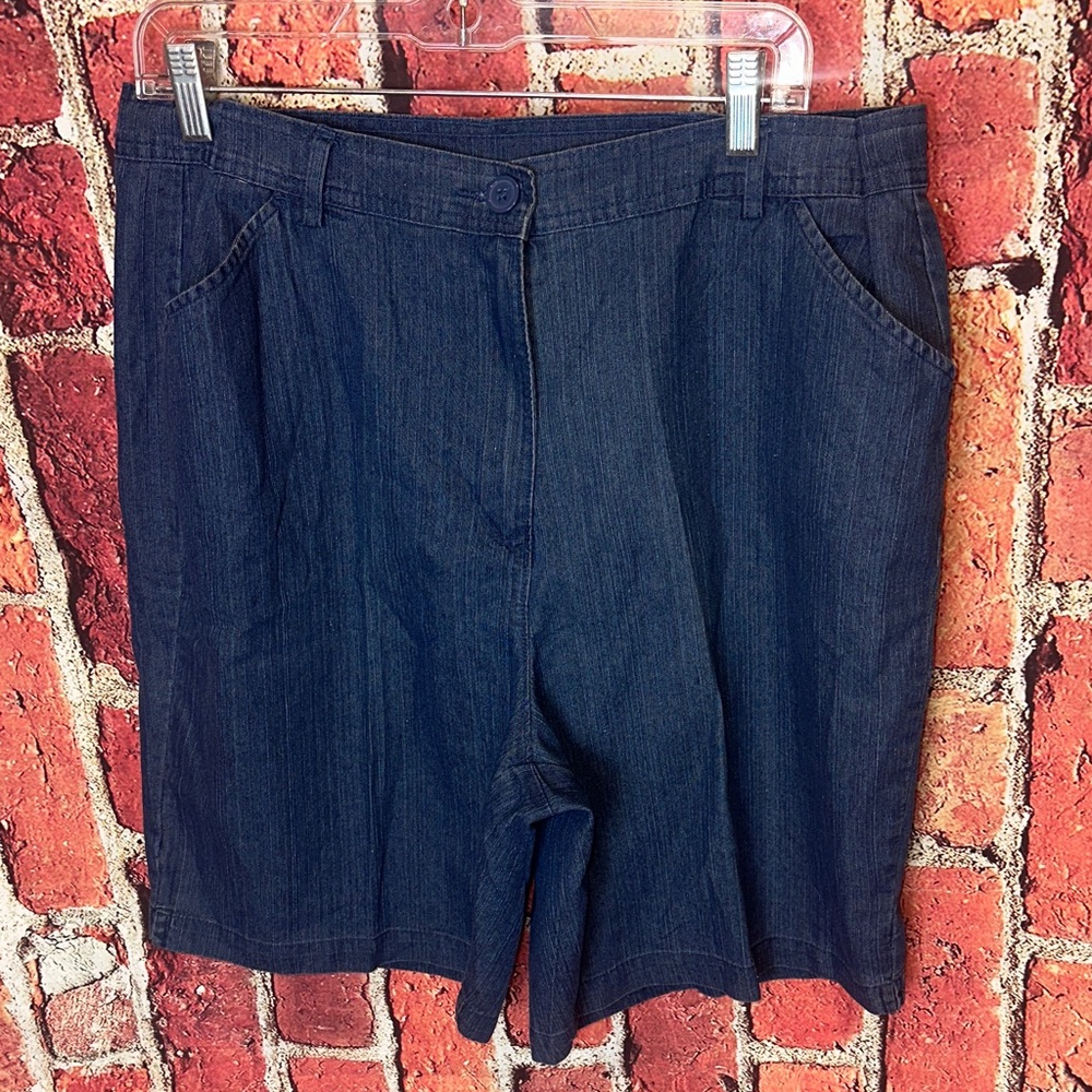 White Stag Dark Blue Denim women lightweight Shorts, Size 18